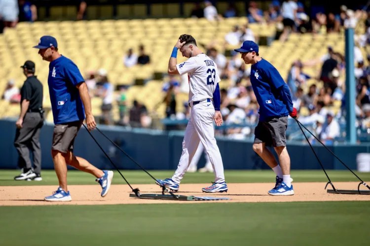 Roberts calls out team for lack of ‘clean baseball’